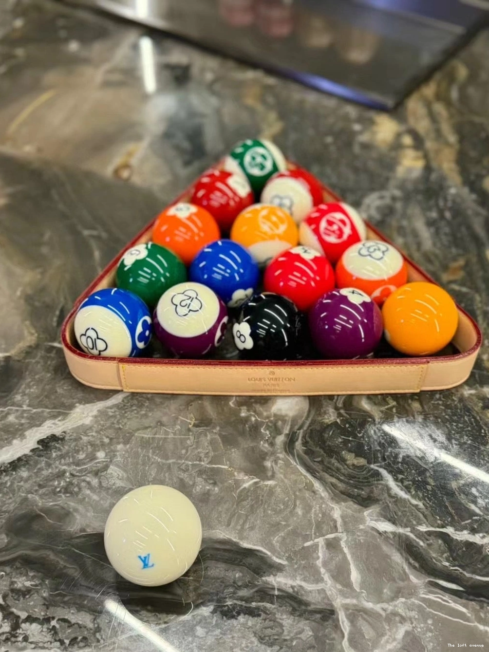 LV TABLE POOL SET 0712